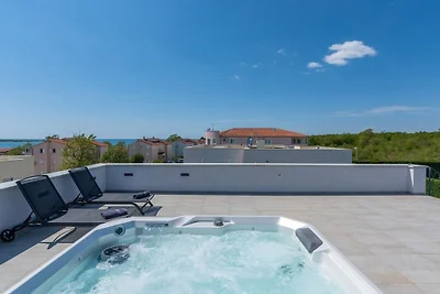 Villa in Novigrad met zwembad