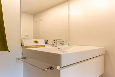 Mobilhome im Ferienpark mit grosser...