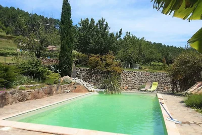 Piccola casa con piscina in comune a...