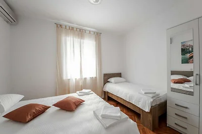 Apartment in Seline mit Terrasse