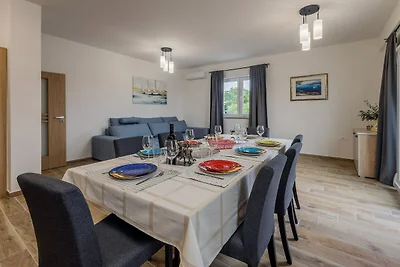 Holiday Home Milutin 1 - Four Bedroom Holiday...