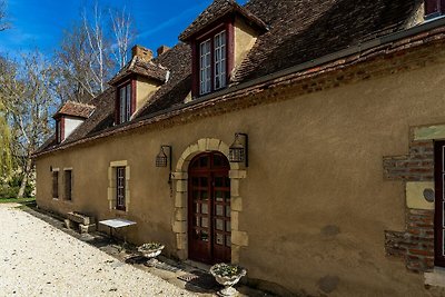 Schönes Schloss in Le Veurdre mit privatem...