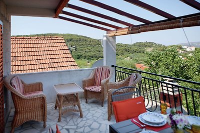 Gemütliche Wohnung in Okrug Donji mit Balkon