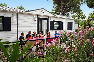 Mobile home mit Terrasse in der Domaine Les M...