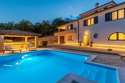 Villa in Kastav mit Schwimmbecken