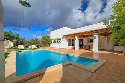 Gezellige villa in St Josep met privé zwembad