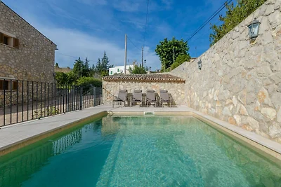Hübsche Villa mit Balkon