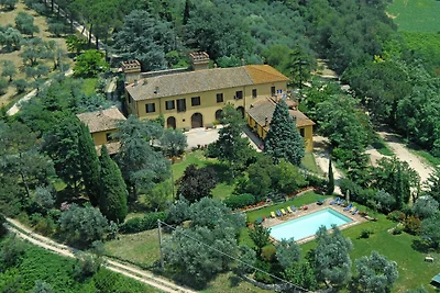 Bauernhaus außerhalb von Todi mit Gästepool