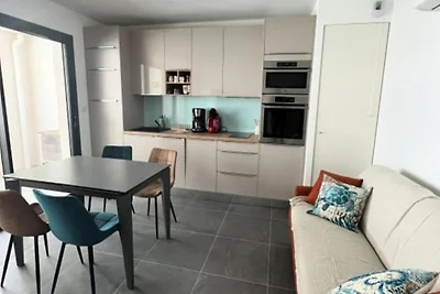 Wohnung in Grau du Roi am Strand