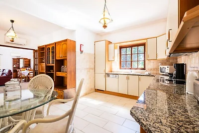 Villa in Albufeira mit Pool und Grillbereich