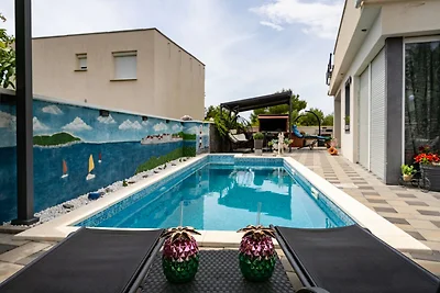 Apartment mit Pool in Strandnähe in Zaboric
