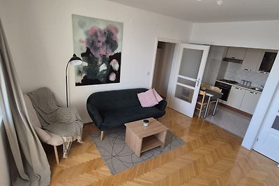 Apartment Mia - Two-Bedroom Apartment with Ba...