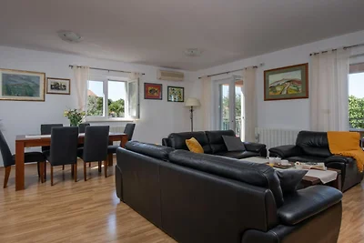 Breg Ivanovci - Three Bedroom Villa with Swim...