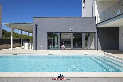 Villa in Pomer mit Schwimmbecken