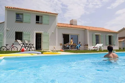 Geräumige Villa mit privatem Pool in Loire