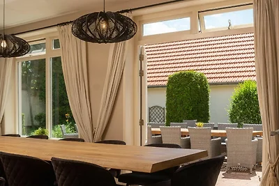 Geschmackvolles Ferienhaus mit großem Garten