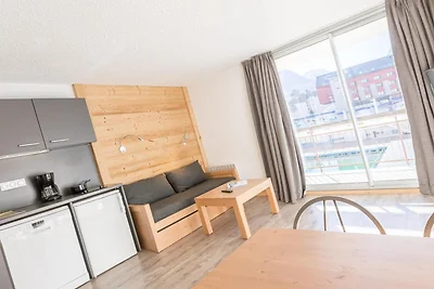 Helles Studio mit gemütlicher Schlafecke