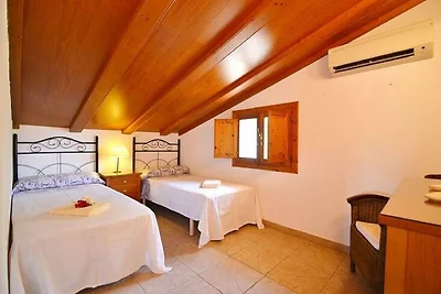 Huis in Mallorcaanse stijl met zwembad