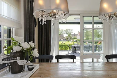 Ferienhaus in Nes mit Schwimmbecken