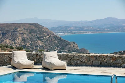 Villa in Agia Galini mit Pool und Bergblick