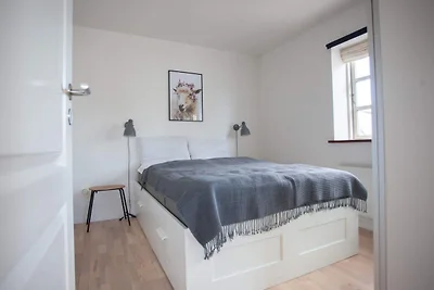Zentrale Gemutliche Wohnung -- By Traum...