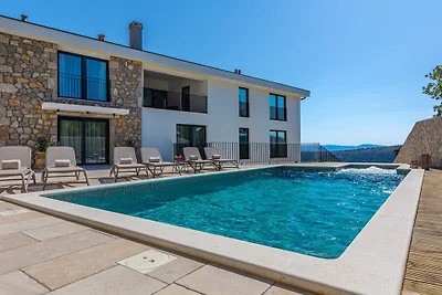 Villa in Crikvenica mit Schwimmbecken