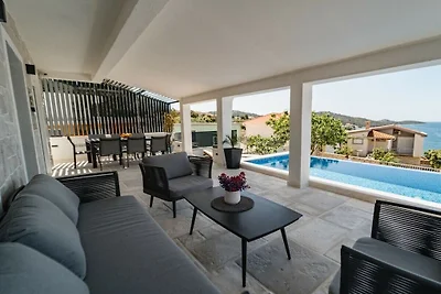 Villa in Ražanj met zwembad