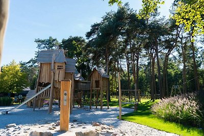 Schönes Chalet am Wasser in einem Ferienpark