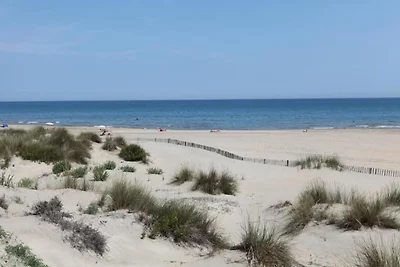 Farbenfrohe Ferienhäuser in Strandnähe
