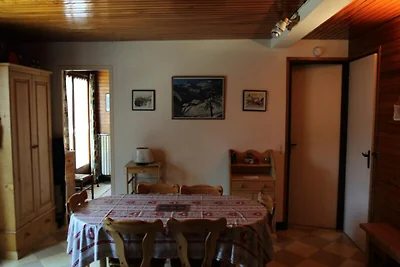 Wohnung im Dorf mit Blick auf die Pisten