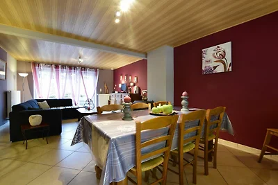 Abgeschiedenes Cottage in Sainte-Ode mit groß...