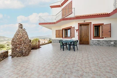 Con espacio exterior privado y aparcamiento.