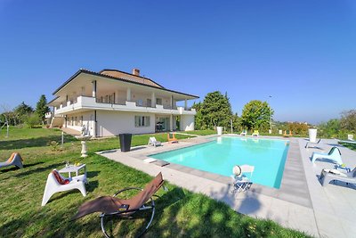 Spacious Villa in Tavullia with Private Swimm...