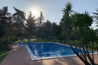 Erholsame Villa in Albanella mit Whirlpool