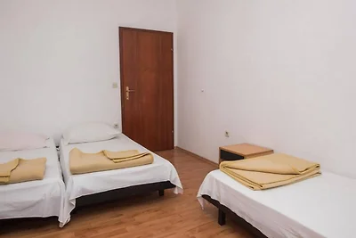 Einladendes Apartment am Meer in Dalmatien