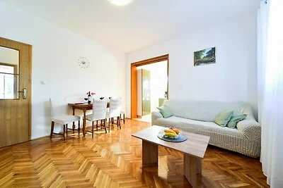Ruim appartement met privézwembad
