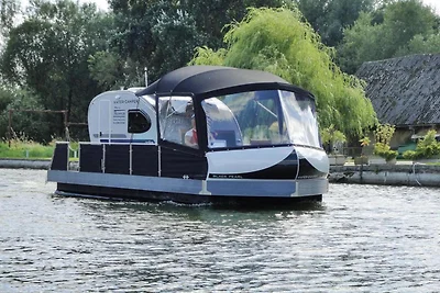 Hausboot auf der Peene, Demmin