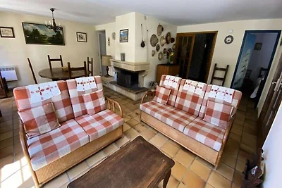 Villa mit Garten und Terrasse