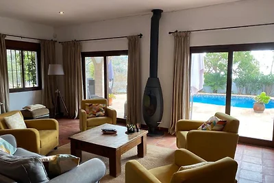 Ferienhaus mit Bergblick und privatem Pool