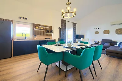 Two Bedroom Apartment with Terrace and Sea...