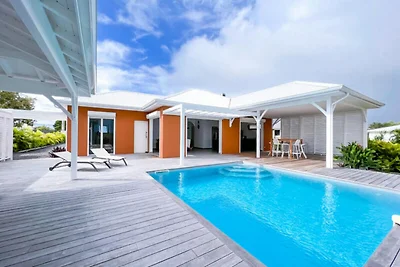 Villa a Saint-François con piscina e giardino