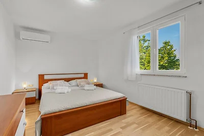 Holiday Home Marija - Three Bedroom Holiday H...