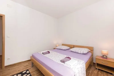 Appartement in Rogoznica, aan het strand