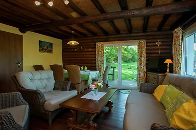 Holzchalet nahe See und Grill