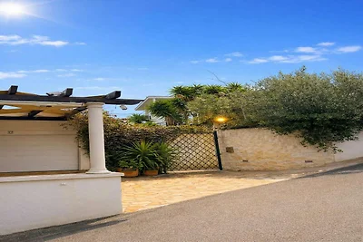 Luxuriöse Gartenvilla, 50 m vom Strand...