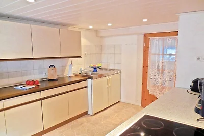 Helle Ferienwohnung in Leuderode am Waldrand