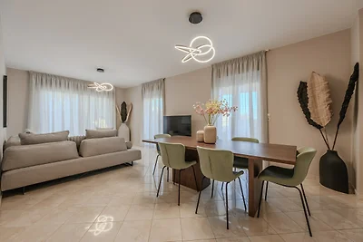 Villa am Hang in der Nähe des Strandes...