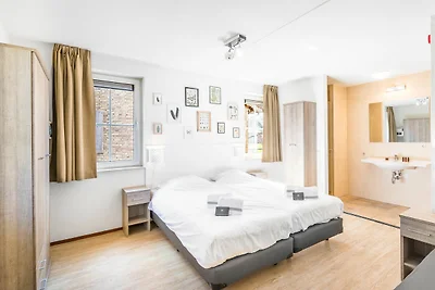 Luxuriצse Villa in Weert f�r 24 Personen