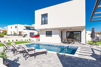 Villa in Vodice mit Schwimmbecken