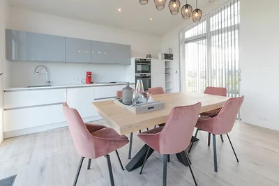 Bellissimo chalet con caminetto decorativo